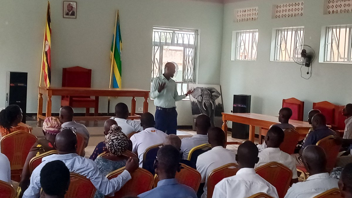 ObalimTonny's tweet photo. Today, I officiated a meeting with PDM SACCO leaders, LC1s &amp; LCIIs on the new guidelines separating political office from PDM leadership.

I appreciate our leaders for their work &amp; call for transparency, accountability &amp; teamwork as we strengthen PDM to better benefit our people. https://t.co/i3pMqj1SQA