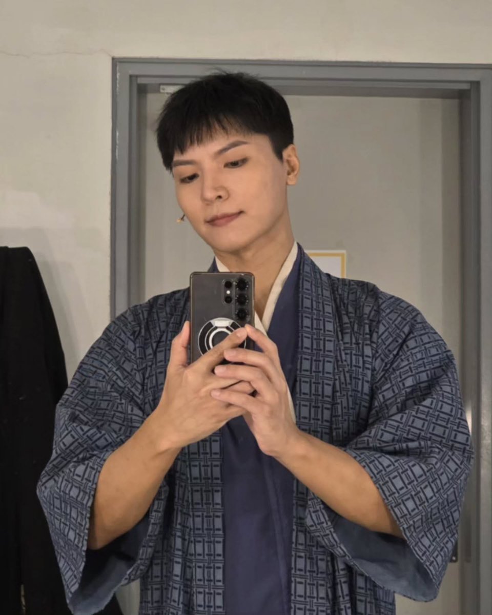 BaekY__O's tweet photo. 💡 @ bluestage_artist

#백형훈 정훈의 첫공연에 와주신
많은 분들 감사합니다!
벌써 얼마 남지 않은 공연에도
많은 관심 부탁드립니다..🔫✨️

🔗https://t.co/4bwzD0QNle https://t.co/5BmP2jsST3