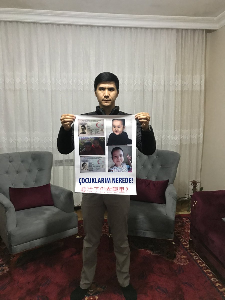 Mavikelebek1949's tweet photo. Ben Ömer Faruh. Çin’in zulmü yüzünden ailesi paramparça edilmiş binlerce Uygur Türkünden sadece biriyim.
Abilerim hapiste. Annemden ve ablalarımdan haber alamıyorum. Türkiye Cumhuriyeti vatandaşı olan kızlarım ise Çin tarafından alıkonuldu. https://t.co/vJptQp6Ezy