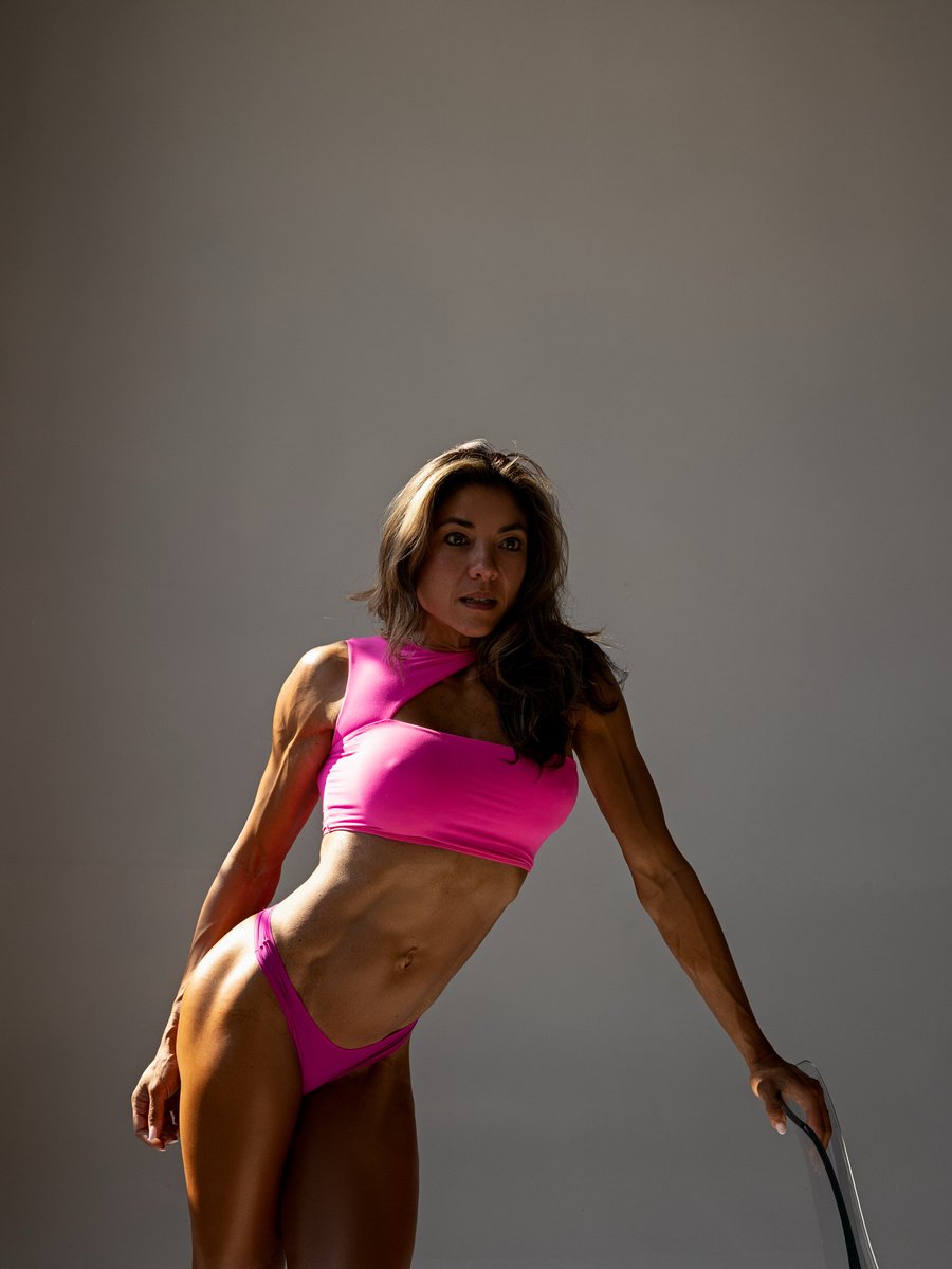 ChantalAutvml's tweet photo. I’m not chasing who I was—I’m committed to becoming better. Bodybuilding taught me the stage is just a moment; true transformation happens in the unseen months, through discipline, resilience, and refusing to quit. The woman built along the way is https://t.co/KarTcQLbcK