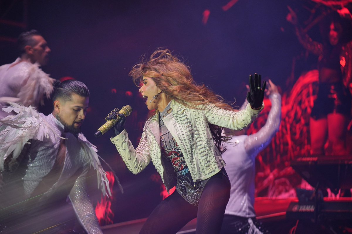 FeriaPuebla's tweet photo. ¡Una noche inolvidable que hizo vibrar el corazón de la ciudad! 🇲🇽

Así se vivió la euforia con @GloriaTrevi en el Zócalo de Puebla en el marco de las #FiestasPatriasPuebla. Todas las voces cantando al unísono, pura energía y el orgullo tricolor a flor de piel. 🔥🎤 https://t.co/UJropdbMjm