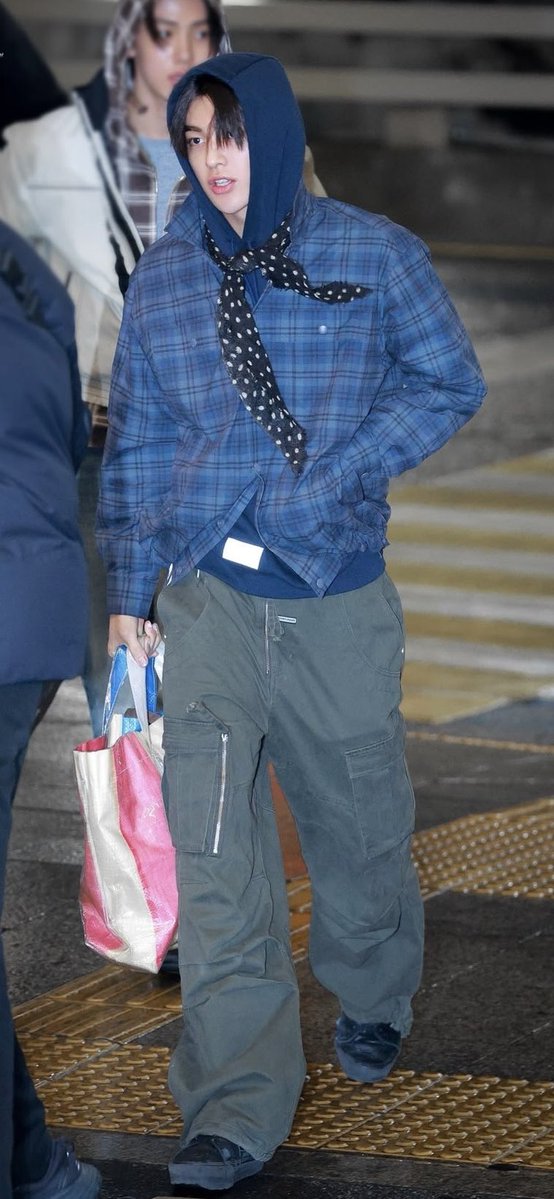 joyridetid1's tweet photo. keonie’s top 4 airport fits of all time https://t.co/QPbKYlgah8