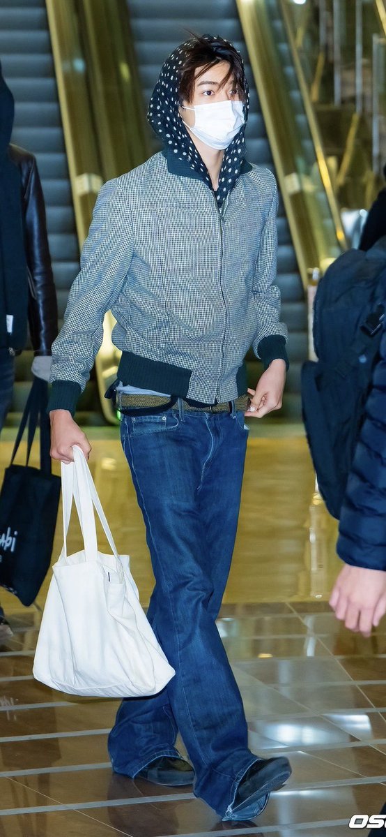 joyridetid1's tweet photo. keonie’s top 4 airport fits of all time https://t.co/QPbKYlgah8