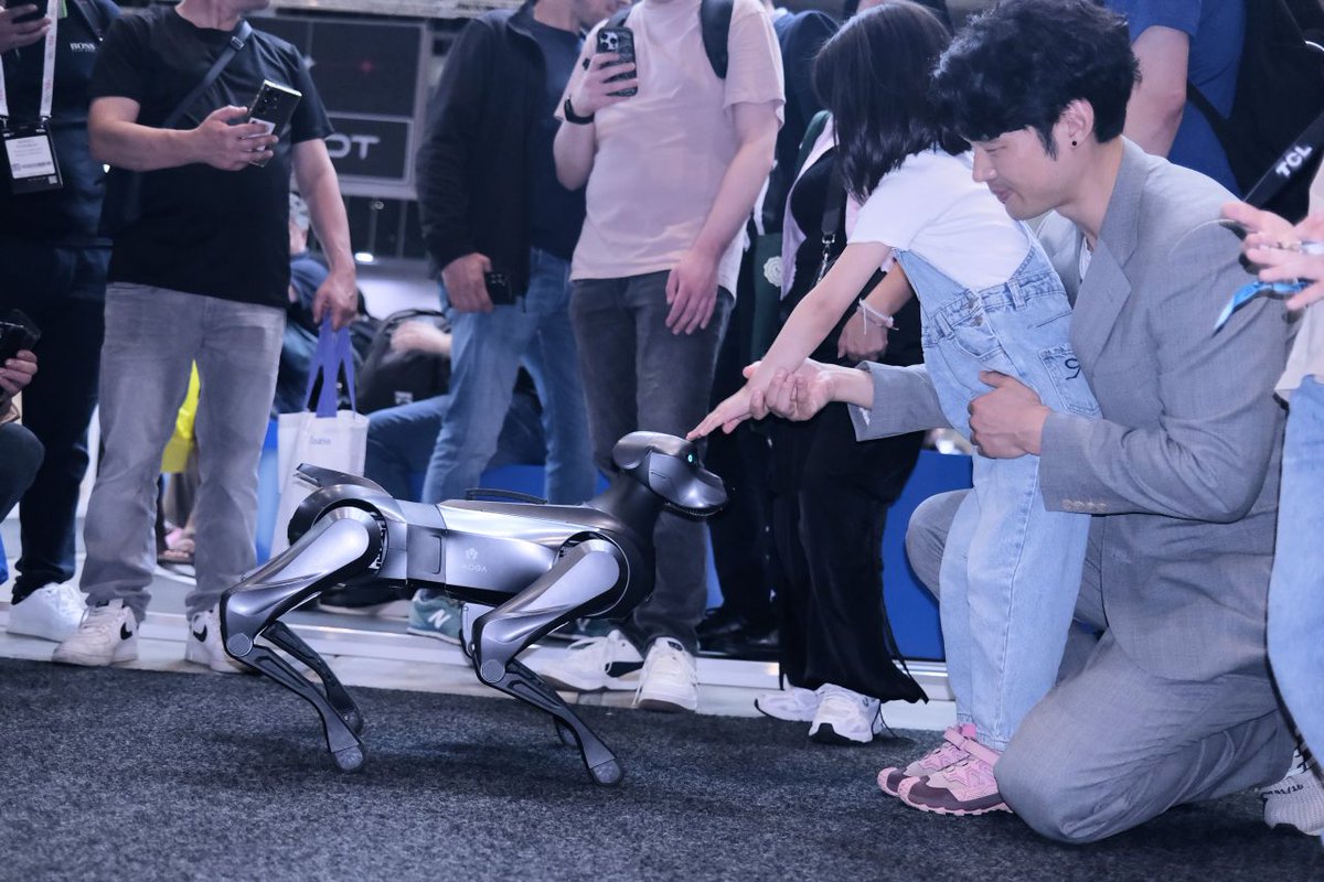 AiMOGA_Spain's tweet photo. 🚀 Chery MOGA Robotics at IFA Berlin https://t.co/bjVvEkCsSR