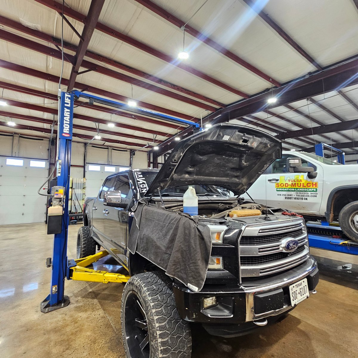 RCAutoBA's tweet photo. Big old #Lifted #Truck on the #Lift! https://t.co/CgaLxiUWk7