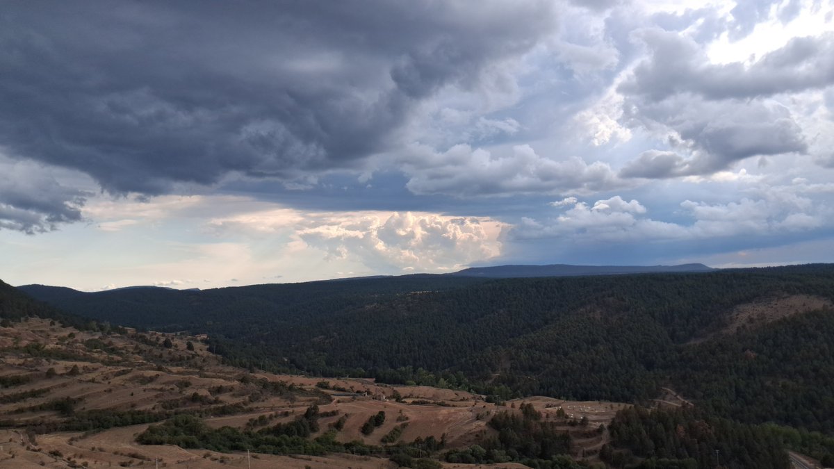 EFerroviario's tweet photo. Comienzan a formarse los núcleos convectivos en el Ibérico turolense.
@TeruelMeteo @ibericam @GudarSAventura @minervagra @VicenteAupi @AEMET_CValencia @Valencia_WX @ https://t.co/kpF7VY81Yj