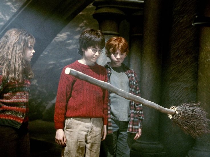 cinevow's tweet photo. Daniel Radcliffe, Emma Watson and Rupert Grint in Harry Potter and the Philosopher's Stone, 2001 https://t.co/EtMWpEx3Bi
