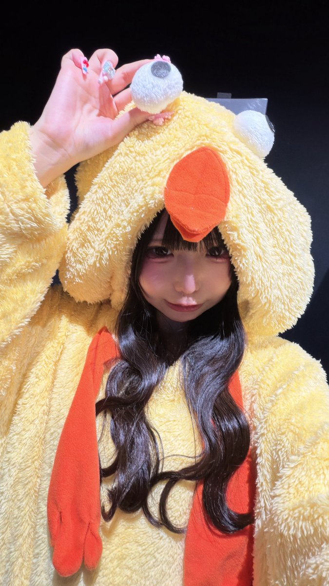 Piukyun_nonoka's tweet photo. 今日もありがとうございました♡
サプライズで来てくれた方たくさんでうれしかったー！！
前物販ではまいるちゃんのひよこパジャマ着ました🐥
かわいいー？？ https://t.co/w0kjCfAP4Q