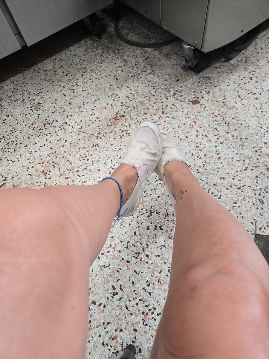 SJewel35's tweet photo. Dirty shoes but new inserts to work on!!! #work #feetfetısh #feetworshi̇p #insoles #nails https://t.co/BsdaLsW8GX