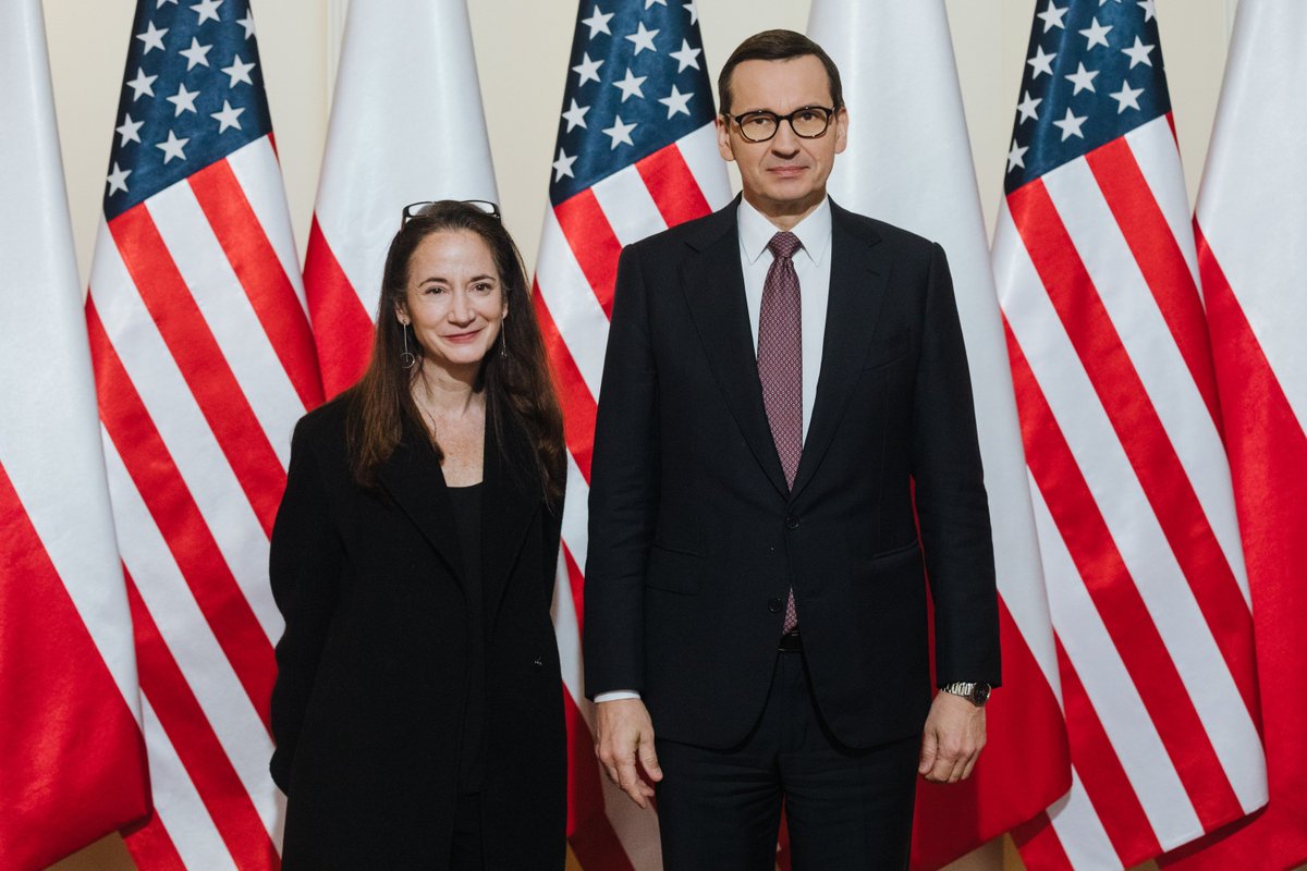 Bart_Wielinski's tweet photo. O nadchodzącej wojnie Morawiecki dowiedział się 19 listopada od Avril Haines, szefowej wywiadu narodowego USA. 
Prześledźmy, co działo się później 2/ https://t.co/2nlc4wHwHB