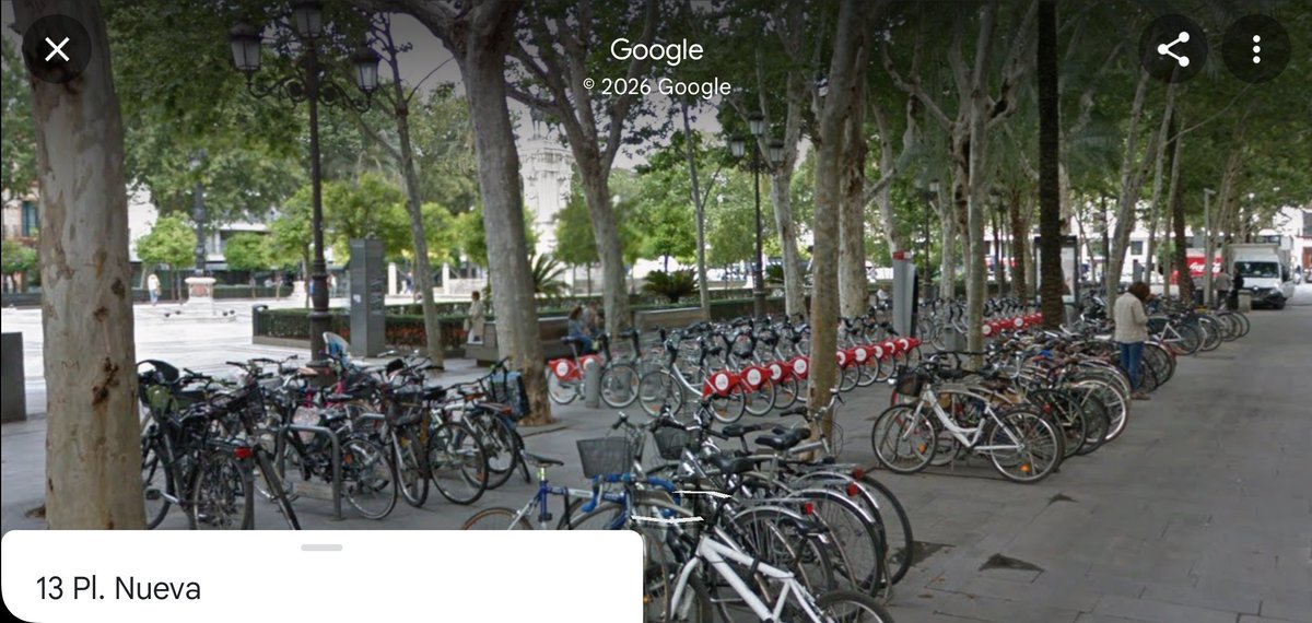 jucomanes's tweet photo. José Luis al bajar de Tomares se encontró una plaza con centenares de bicicletas y pensó: 
"Que espacio más desaprovechado, esto debería ser la terraza de un hotel" https://t.co/lB6w9s3shq