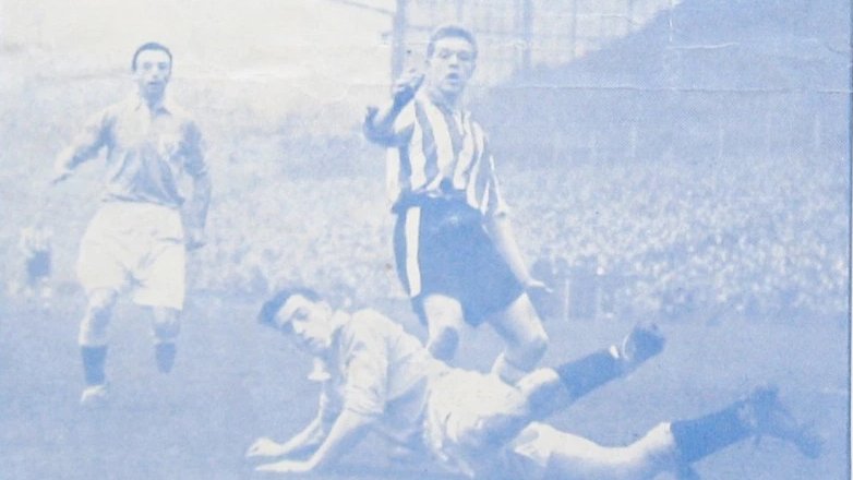 skylineowl's tweet photo. Vintage Wednesday - name the former Owl the legend and opponents? #swfc #fifties 🦉 https://t.co/5xYbzDTDmD