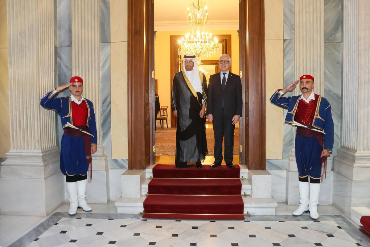 KSAembassyGR's tweet photo. أثينا ||
في مقر رئاسة الجمهورية
 قدم سفير خادم الحرمين الشريفين لدى جمهورية الهيلينية صاحب السمو الملكي الامير سعود بن عبدالمحسن بن عبدالعزيز أوراق اعتمادة لفخامة رئيس الجمهورية الهيلينية السيد/كونستانتينوس تاسولاس https://t.co/yqwWVKD0gD