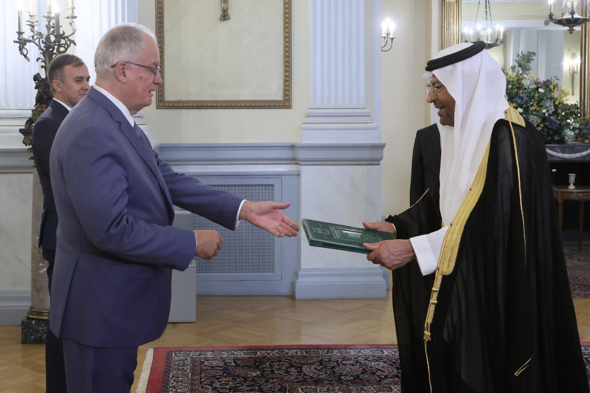 KSAembassyGR's tweet photo. أثينا ||
في مقر رئاسة الجمهورية
 قدم سفير خادم الحرمين الشريفين لدى جمهورية الهيلينية صاحب السمو الملكي الامير سعود بن عبدالمحسن بن عبدالعزيز أوراق اعتمادة لفخامة رئيس الجمهورية الهيلينية السيد/كونستانتينوس تاسولاس https://t.co/yqwWVKD0gD