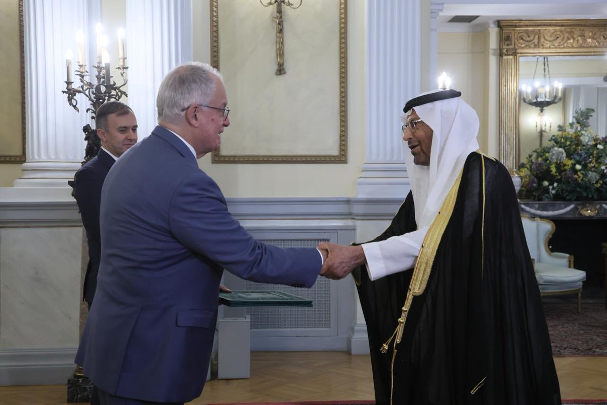 KSAembassyGR's tweet photo. أثينا ||
في مقر رئاسة الجمهورية
 قدم سفير خادم الحرمين الشريفين لدى جمهورية الهيلينية صاحب السمو الملكي الامير سعود بن عبدالمحسن بن عبدالعزيز أوراق اعتمادة لفخامة رئيس الجمهورية الهيلينية السيد/كونستانتينوس تاسولاس https://t.co/yqwWVKD0gD