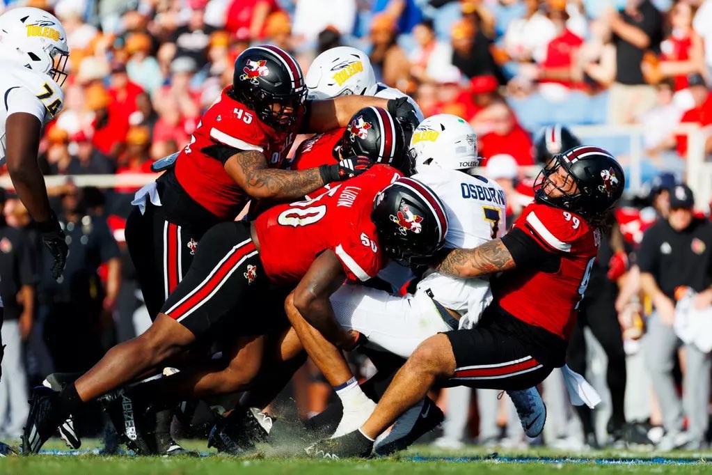 _Prime_Time31's tweet photo. Louisville should rock this combo Saturday https://t.co/k5j7gbNUx2