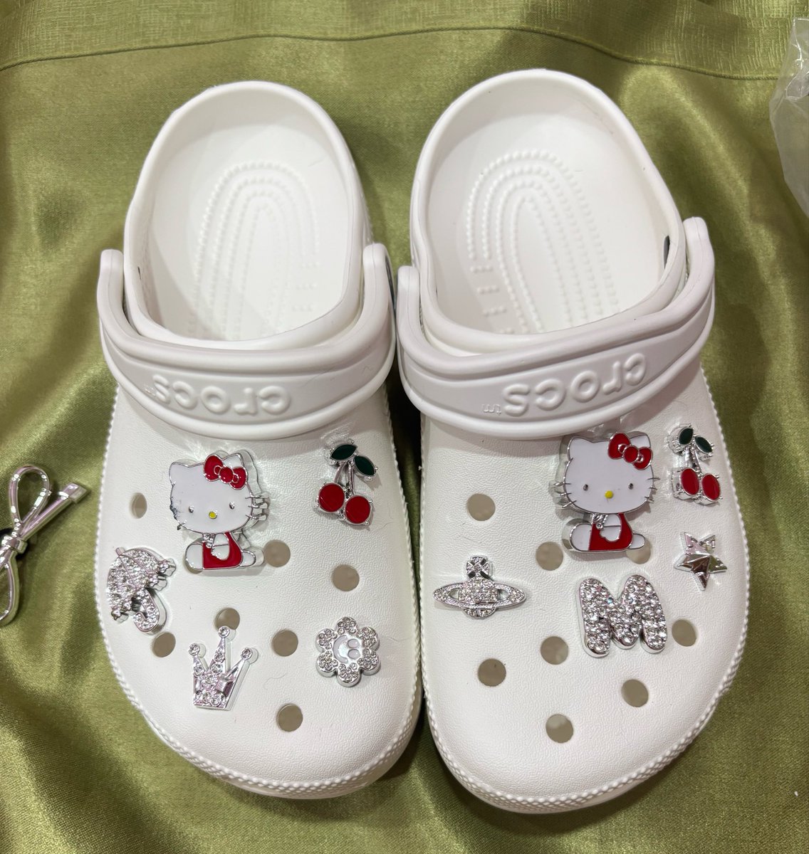 StepStoryl2's tweet photo. 𓂂 ส่งต่อ CROCS Classic  550.-  ขาว
Size M6W8(39) สภาพ 95% 🌟 มือ2️⃣
📍ดูเพิ่มเติม dm แถมจิ๊บบิท  🎀

🪽 ค่าส่ง35.- พท.ห่างไกลบวกเพิ่ม 30.-♥️♥️

#ส่งต่อเสื้อผ้า #ส่งต่อเสื้อผ้ามือสอง #ส่งต่อ #ส่งต่อfeelfree #เสื้อผ้ามือสอง #โล๊ะตู้ #โล๊ะตู้เสื้อผ้า #ส่งต่อstylist #ส่งต่อcintage #ส่งต่อvghbkk #ส่งต่อduex #maison #รองเท้ามือสอง #ส่งต่อcrocs 
#ส่งต่อรองเท้าcrocs #ส่งต่อรองเท้ามือสอง