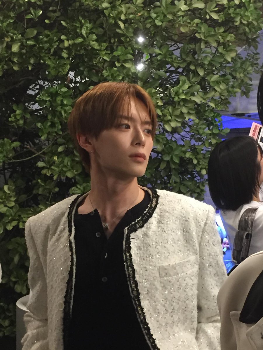 ubclaboy's tweet photo. 이때 얼굴 진짜뭐였을까... 얼굴가리고보면 진짜옷요상한데 얼굴이 설득하는것도 좋고
아무튼 너무너무너무내취향 1등 https://t.co/7Gm6tusWOQ