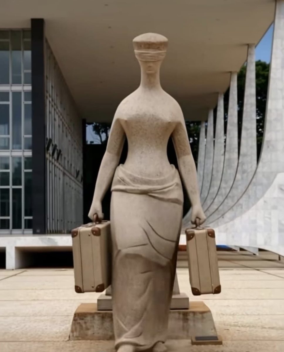 gersongomes's tweet photo. O terrível espetáculo de ontem, conquanto vergonhoso, foi revelador. 
Se um resquício de respeito e legitimidade havia, se esvaiu. 
Ademais, restou cabalmente compreendida a celebração de Lula, ao emplacar um comunista da estirpe de Dino no STF. https://t.co/UkFUWyzmD3