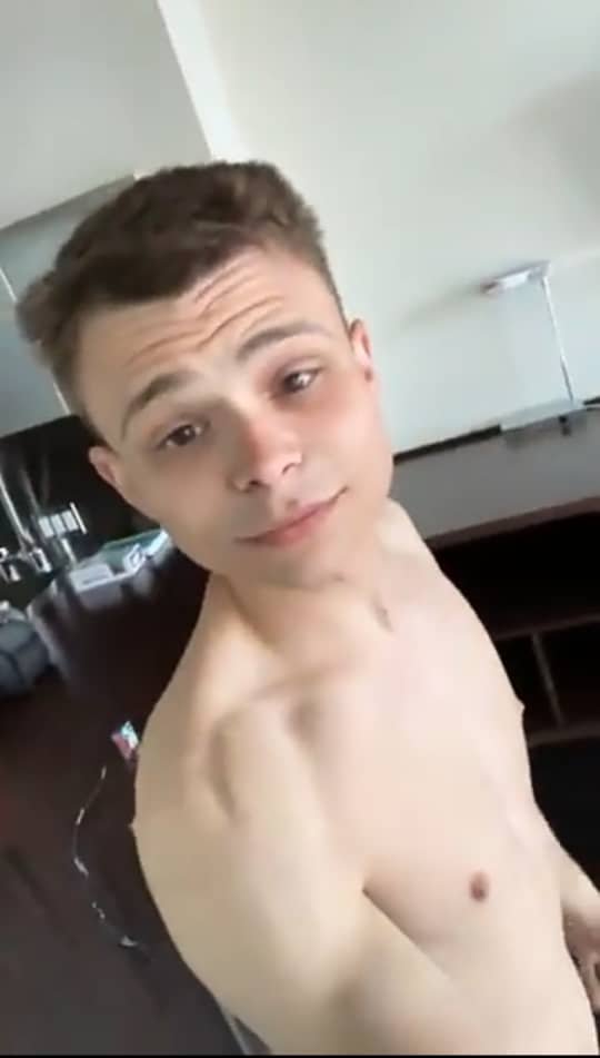 AustinLYoungxx's tweet photo. I'm so gay! 
#austinyoung #gay #GayBeauty #gaymx #gayillinois #gayuk
#gayfrance https://t.co/f8uiG0cF0d