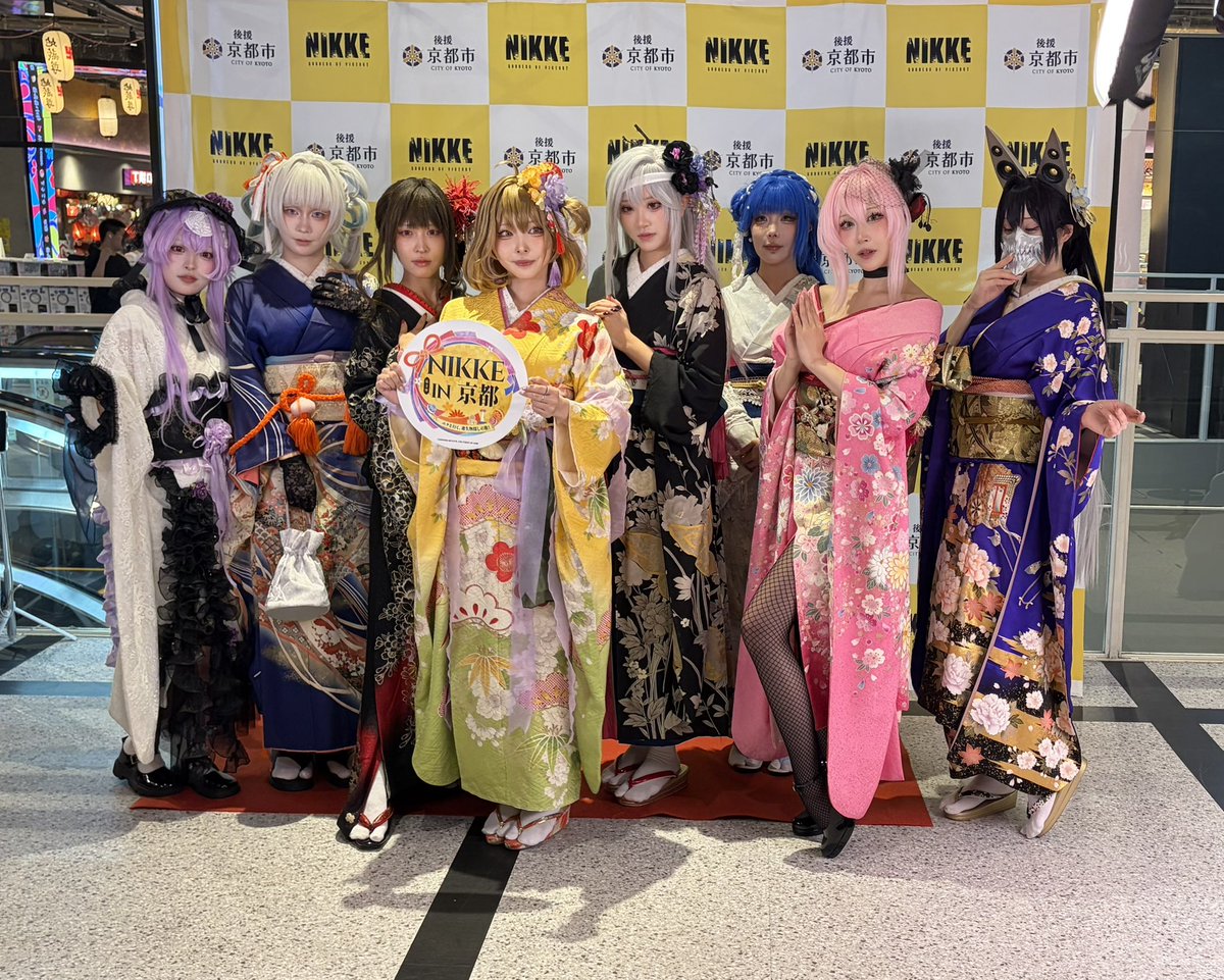 sora81012's tweet photo. #NIKKE 
 #NIKKE推し旅 
 #NIKKEin京都
 
スタンプラリー終わってストアの近くでゆっくりしてたらタイミングよく素敵なお写真を撮らせて頂きました( ᵒ̴̶̷̤-ᵒ̴̶̷̤ )♡

ちなみに…謎解きはまだ…です_(┐「ε:)_ https://t.co/RKppHgEb1M