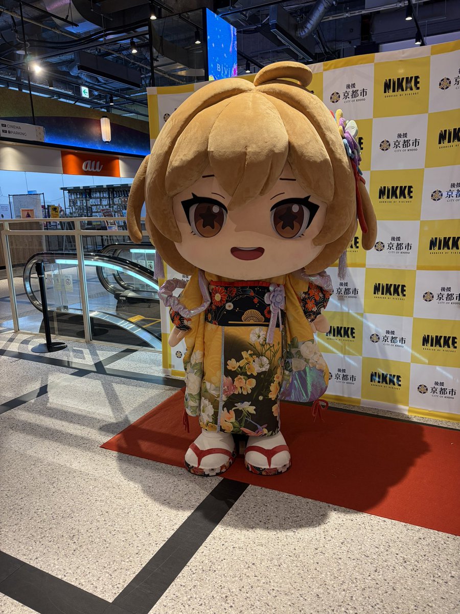 sora81012's tweet photo. #NIKKE 
 #NIKKE推し旅 
 #NIKKEin京都
 
スタンプラリー終わってストアの近くでゆっくりしてたらタイミングよく素敵なお写真を撮らせて頂きました( ᵒ̴̶̷̤-ᵒ̴̶̷̤ )♡

ちなみに…謎解きはまだ…です_(┐「ε:)_ https://t.co/RKppHgEb1M