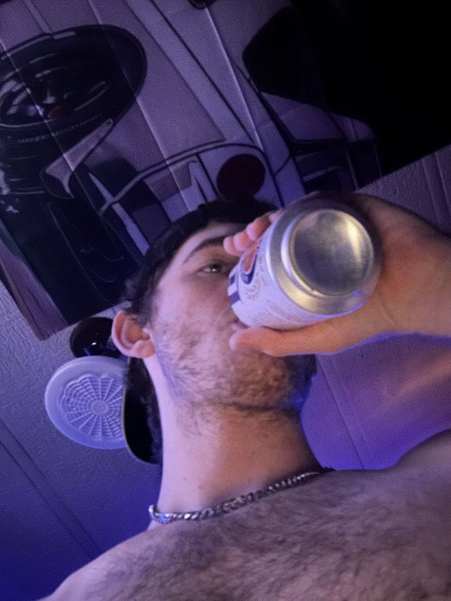 BrandonM20994's tweet photo. Lil drinky drink 🍺 #str8 #women #men #alcohol https://t.co/gGs69e4IaT