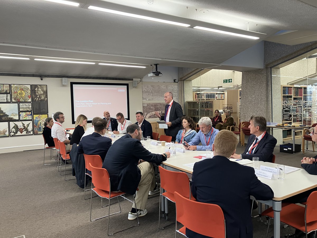 JulesPipe's tweet photo. Joined @opportunityldn at #LREF today to set out how @MayorofLondon's  draft London Plan recognises utility networks as the backbone of London's growth, and explore how we can aggregate investment into the energy infrastructure needed to unlock long-term sustainable growth. https://t.co/0BbEckHULx