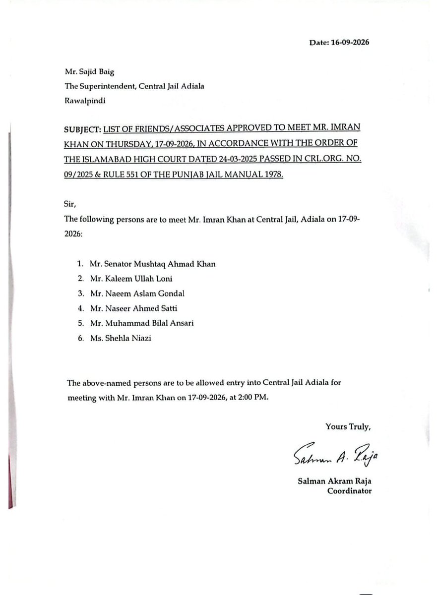 SenatorMushtaq's tweet photo. کل قاعدے اور ضابطہ کے مطابق میری عمران خان سے ملاقات ہے۔۔
کل بروز جمعرات چیئرمین عمران خان صاحب سے ملاقاتوں کے لیے مقررہ فہرست جیل حکام کے حوالے کر دی گئی ہے۔
یہ امر باعثِ تشویش ہے کہ آج سپریم کورٹ میں عمران خان صاحب کو ہسپتال منتقل کرنے اور ملاقاتوں کے حوالے سے معاملے کی سماعت مزید تین ہفتوں کے لیے مؤخر کر دی گئی، جس پر عوام اور عمران خان صاحب کے کارکنان میں شدید مایوسی پائی جاتی ہے۔
میں یہ بات واضح کرنا چاہتا ہوں کہ سلمان اکرم راجہ صاحب کی ہدایت پر اکتوبر 2025 سے میں مسلسل ہفتے میں دو دن عمران خان صاحب سے ملاقاتوں کی فہرست مرتب کرکے جیل حکام کو فراہم کیا جاتا رہا ہے۔ یہ اقدام اسلام آباد ہائی کورٹ کے احکامات کے مطابق ملاقاتوں کے حق پر عمل درآمد یقینی بنانے کی کوشش کا حصہ تھا۔
افسوس کے ساتھ کہنا پڑتا ہے کہ اسلام آباد ہائی کورٹ کے احکامات کے باوجود ملاقاتوں کے معاملے میں مطلوبہ عمل درآمد نہیں ہو سکا، اور اب سپریم کورٹ کے احکامات کے حوالے سے بھی عملی صورتِ حال تسلی بخش نہیں ہے۔
ہماری جدوجہد ایک بے گناہ قیدی اور ملک کے سابق وزیر اعظم جناب  عمران خان صاحب سمیت عدالتی احکامات، قانونی حقوق اور قانون کی بالادستی کے اصول کے لیے ہے۔ عدالتوں کے واضح احکامات پر عمل درآمد ریاستی اداروں کی ذمہ داری ہے۔ اگر عدالتی احکامات ہی مؤثر انداز میں نافذ نہ ہوں تو عام شہری کے لیے انصاف کے نظام پر اعتماد برقرار رکھنا مشکل ہو جاتا ہے۔
ہم امید کرتے ہیں کہ متعلقہ حکام عدالتی احکامات کی روح کے مطابق عمران خان صاحب سے ملاقاتوں کے حق کو یقینی بنائیں گے اور اس معاملے کو مزید غیر ضروری تاخیر کا شکار نہیں ہونے دیا جائے گا۔