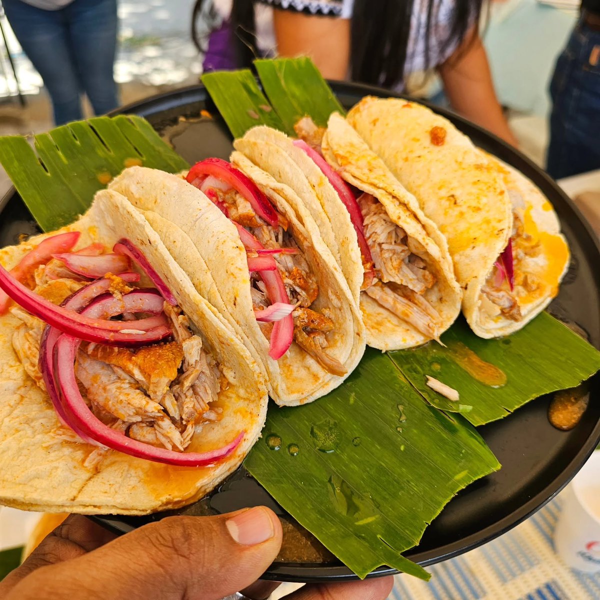 DiarioCoahuila's tweet photo. 🌮🇲🇽 La cocina mexicana no puede resumirse en un solo platillo, región o sabor. Su verdadera riqueza está en la diversidad de ingredientes, técnicas y tradiciones que, de acuerdo con el Guillermo Tomás G. González, mejor conocido como Chef Willie, convierte a México en un enorme mosaico culinario.

📷/ Cortesía / EL DIARIO