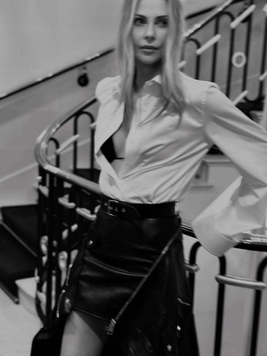 Charlize_wo's tweet photo. Guys, found my shirt! #givenchy https://t.co/Skon6YIr9h