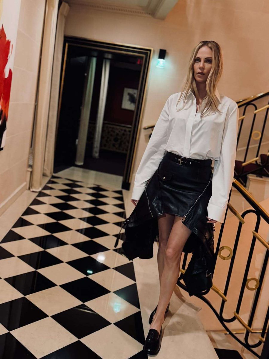Charlize_wo's tweet photo. Guys, found my shirt! #givenchy https://t.co/Skon6YIr9h