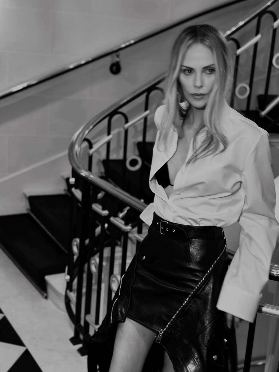 Charlize_wo's tweet photo. Guys, found my shirt! #givenchy https://t.co/Skon6YIr9h