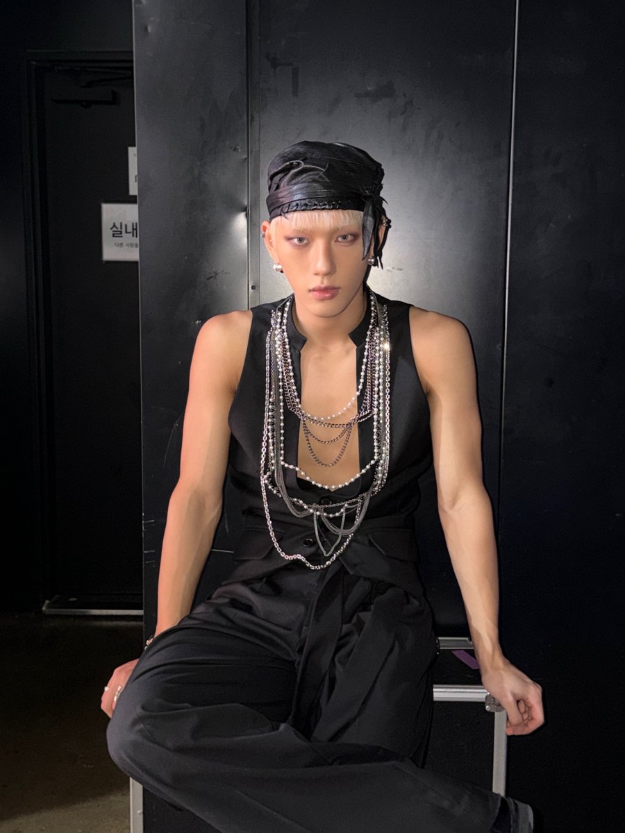 at_ALL_H_OURS's tweet photo. [#제이든]
여기 위로 올라타🏴‍☠️

#ALL_H_OURS #올아워즈
#XAYDEN #제이든 https://t.co/XMLTQEaSI4