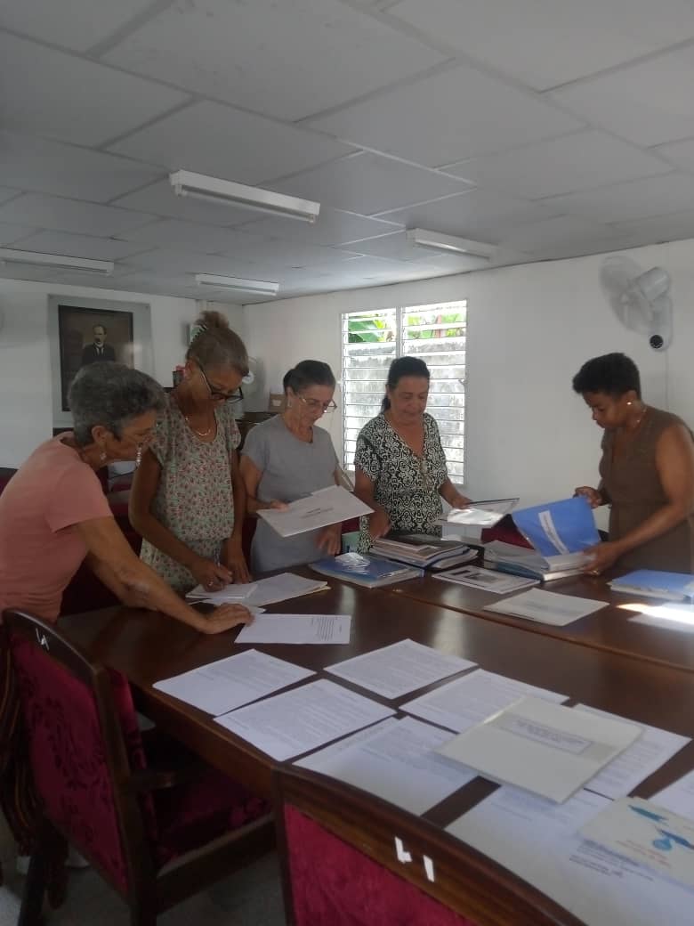 ABausat2026's tweet photo. El Consejo Electoral Provincial de Villa Clara inicia la visita a los responsables de archivo de gestión por las áreas de Supervisión y Transporte seguimos fortaleciendo la actividad archivística en el órgano electoral. https://t.co/uVieIWStPd