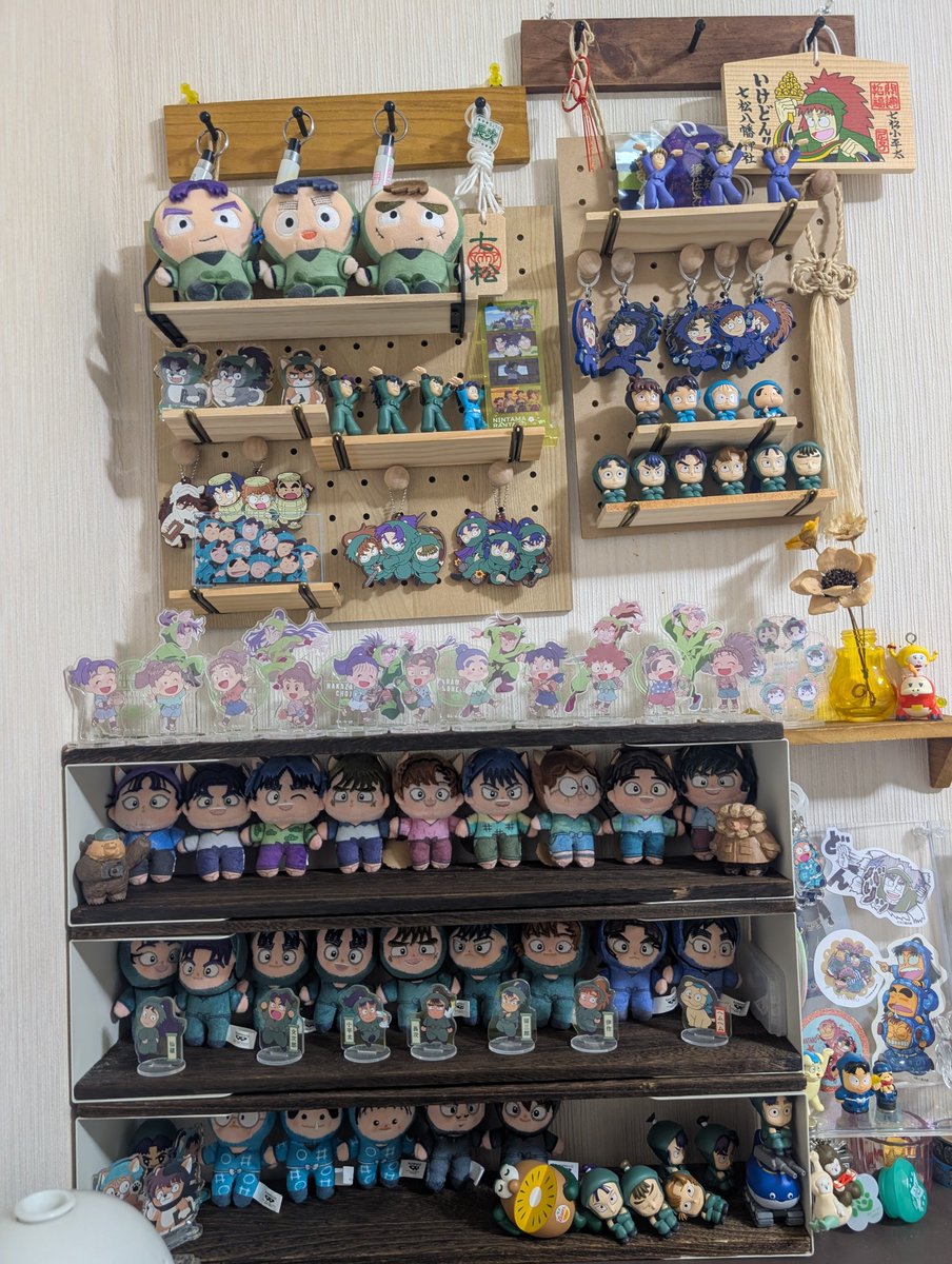 waaadhem's tweet photo. 溢れたグッズ整理しつつ過去最高の🥷🥚スペース完成✨✨癒しの眺め♡♡
大量にある被り商品をどうするか悩み中。 https://t.co/3PnfxRWA8h