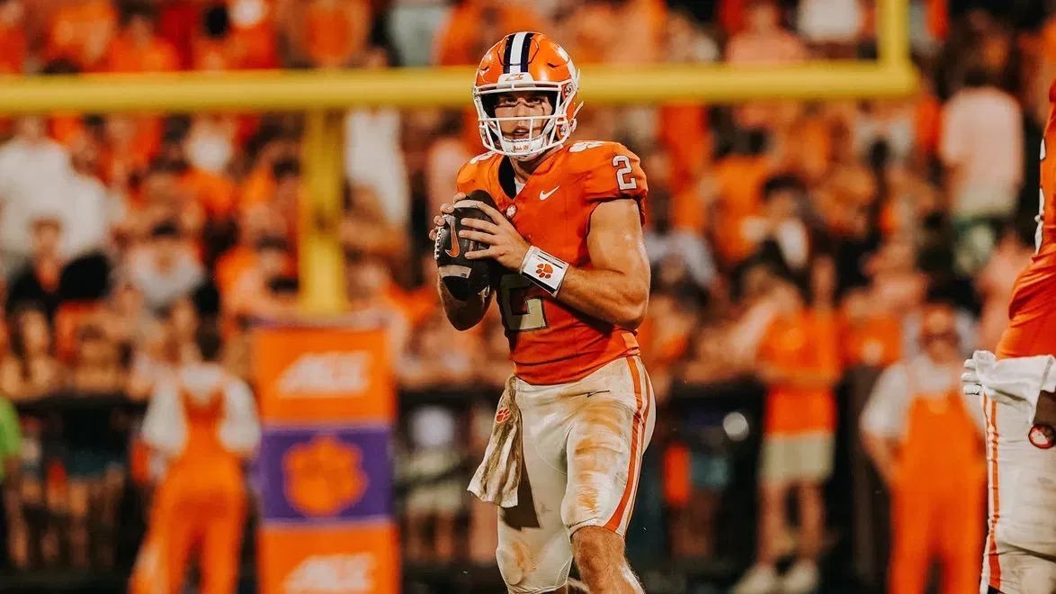 DeShawn_Tyrell's tweet photo. Official  G League Play #TeamTCWalker

Clemson TT o23.5  (-110, 1u)

Who’s taking Clemson to score more vs UNC than they did vs Georgia Southern?

https://t.co/2chPZvStuI https://t.co/xIYuJ5BQ63
