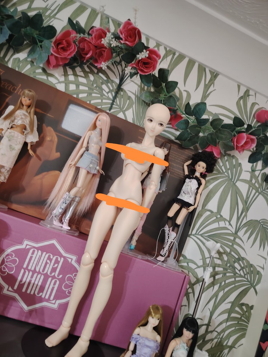 sweetsirenes's tweet photo. need clothes package to arrive https://t.co/rJ3Bymm0xD