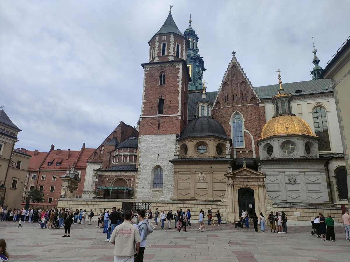 costes30's tweet photo. Château de wavel Cracovie https://t.co/tElYbMoW30