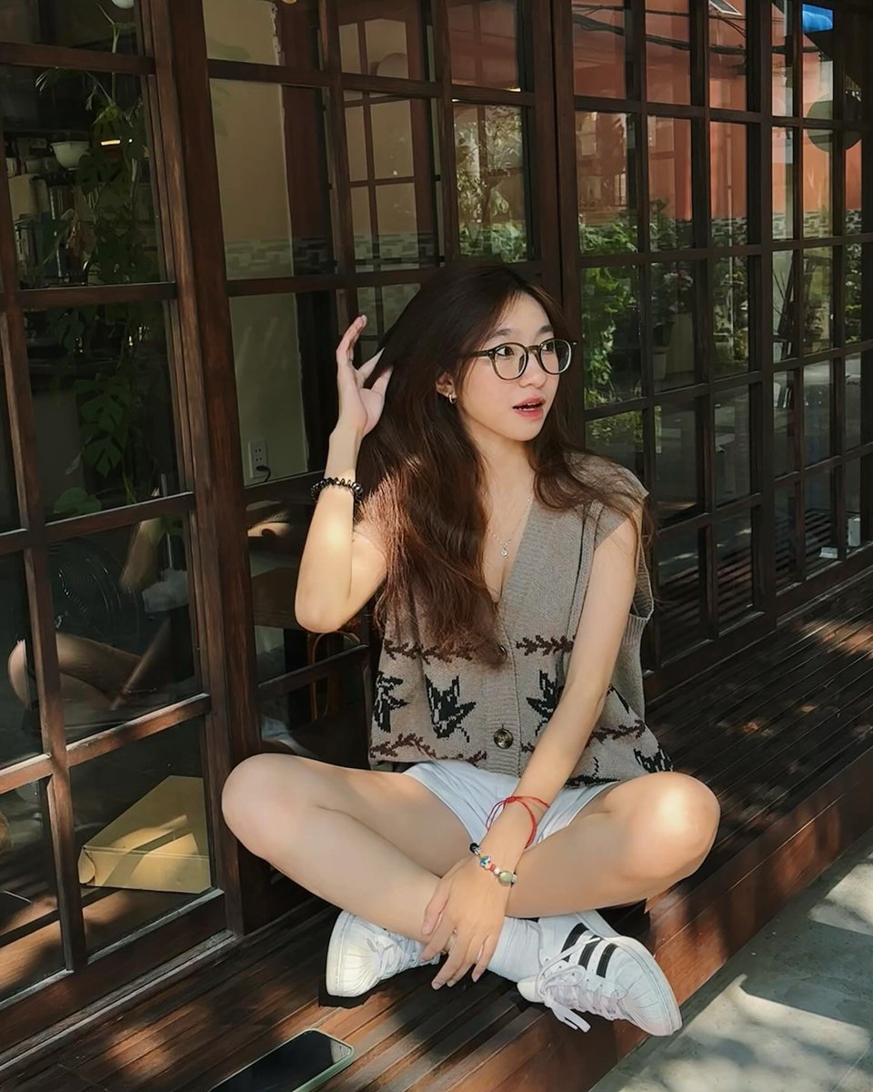 linhpecun's tweet photo. Tình hình là bị thích du cùng mấy anh đã có bồ có vợ https://t.co/6ncTU8jORl
