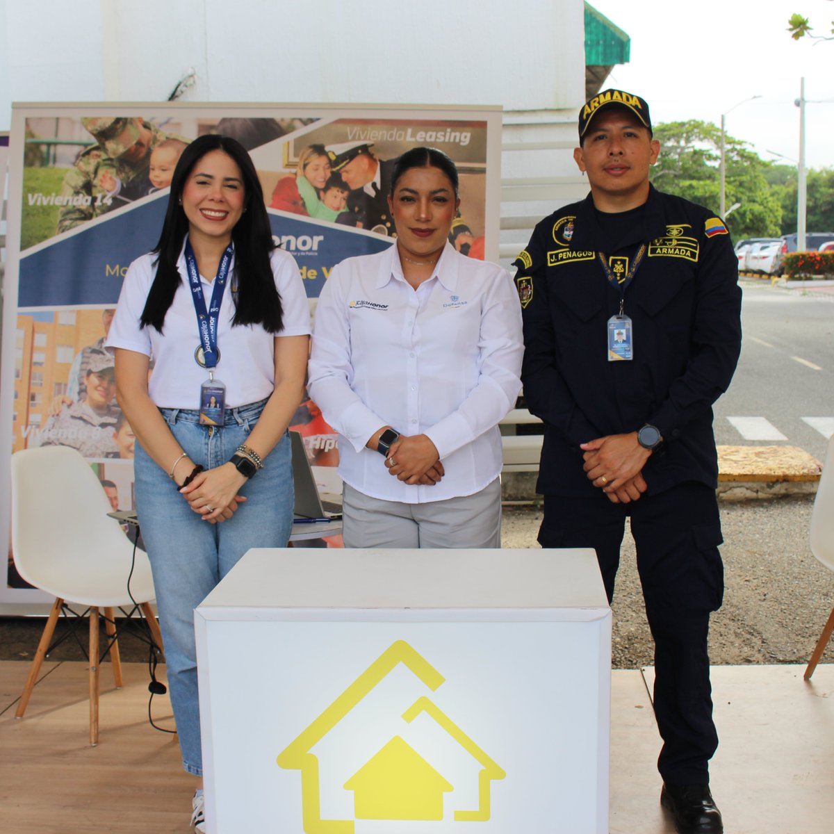 CajaHonor's tweet photo. 🚨 Hoy, 16 de sep., es el último día de la Feria de Vivienda en la Escuela Naval de Suboficiales.

Mañana 17 y 18 de sep les esperamos en la Policía Metropolitana de Barranquilla

¡Deje la "pava" a un lado y aproveche estos beneficios "full bacanos" para su vivienda propia! 🏠✨ https://t.co/VMi8ALJMbR