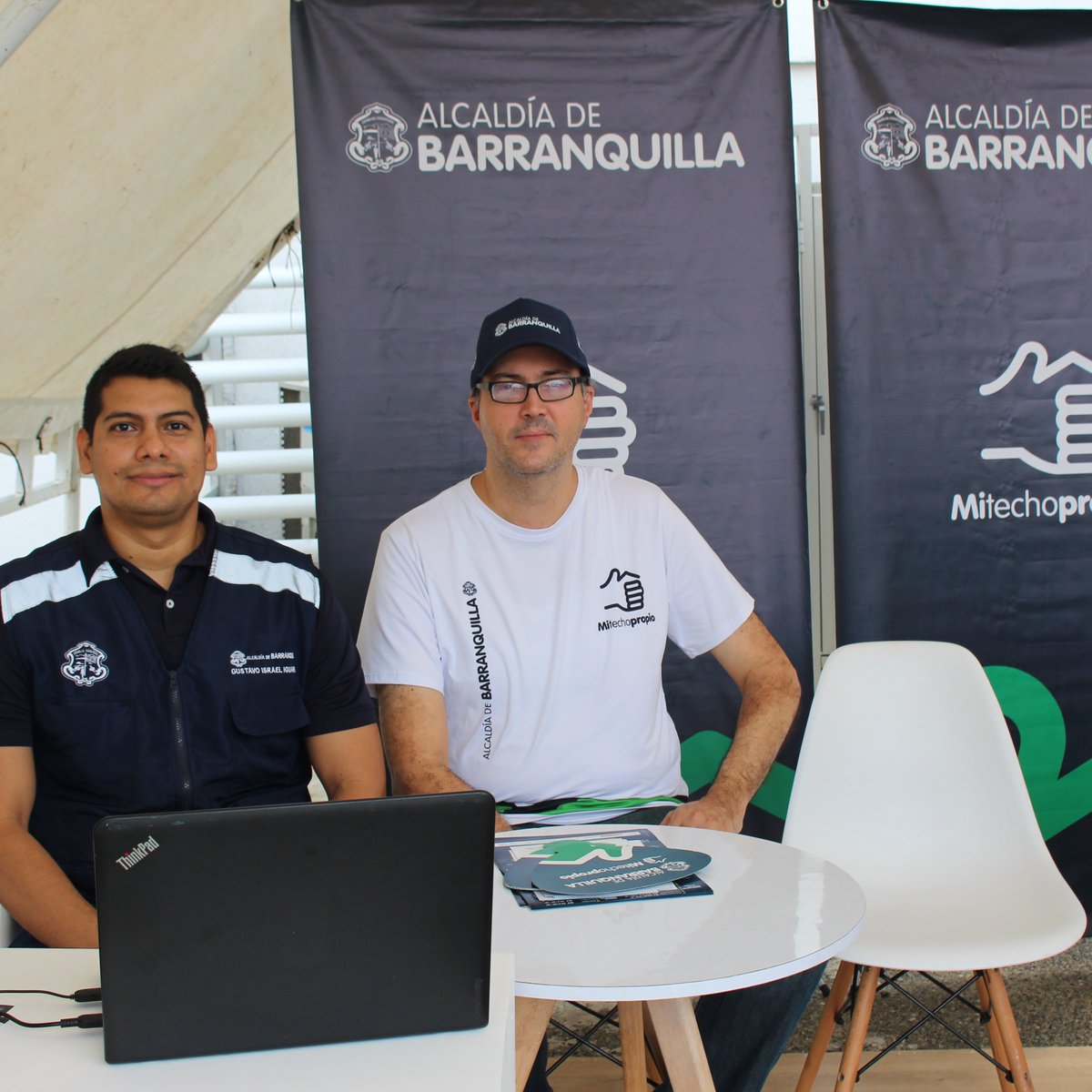 CajaHonor's tweet photo. 🚨 Hoy, 16 de sep., es el último día de la Feria de Vivienda en la Escuela Naval de Suboficiales.

Mañana 17 y 18 de sep les esperamos en la Policía Metropolitana de Barranquilla

¡Deje la "pava" a un lado y aproveche estos beneficios "full bacanos" para su vivienda propia! 🏠✨ https://t.co/VMi8ALJMbR