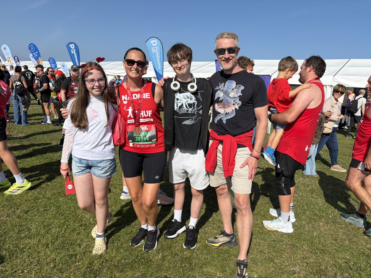 Seb4chuf's tweet photo. Reflecting on Nadine’s @Great_Run.
From starting on the ‘actual’ start line, to playing a key role in supporting @chris_kammy achieving his Everest, alongside our dear friend @benshephard and Kammy’s son Jack.
I think my eyes have only just stopped leaking.
So damn proud!♥️ https://t.co/oP7PI6tYnZ