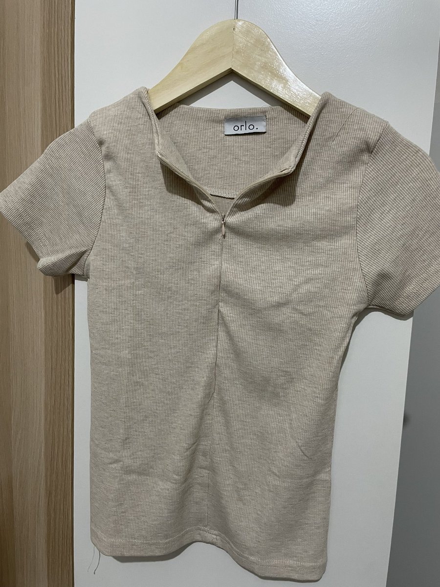 aboutjsuniverse's tweet photo. slide 5: 40.000 (orlo, size S)
slide 6: 20.000 (no brand, size S) https://t.co/irZqAWc2h6