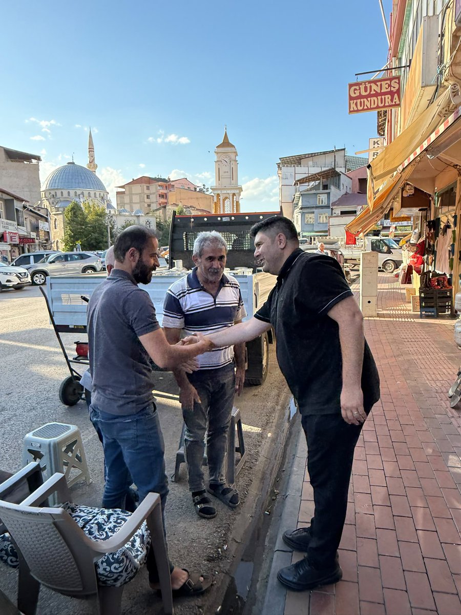 tckarakocan23's tweet photo. Kaymakamımız Sayın Furkan SEYMAN,İlçe Yazı İşleri Müdürümüz Mustafa Kuzu ve İlçe Özel İdare Müdürümüz Selçuk Havuçgil ile birlikte ilçemizde faaliyet gösteren esnaflarımızı ziyaret etti. https://t.co/MUCuEvNiLZ