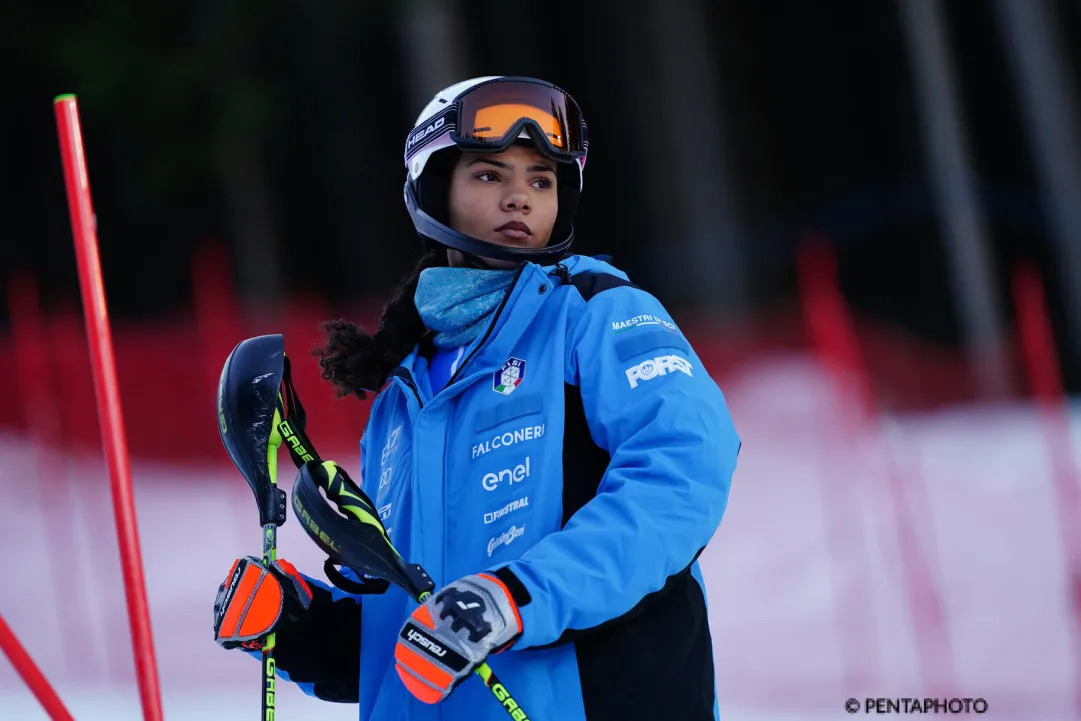 neveitalia's tweet photo. #SciAlpino Dopo 214 giorni, è di nuovo neve per Giada D'Antonio: la "Black Panther" finalmente in pista allo Stelvio #FISAlpine #AlpineSkiing #16Settembre #scialpinofemminile https://t.co/4paDrdARHX https://t.co/A6eTruo0Dw