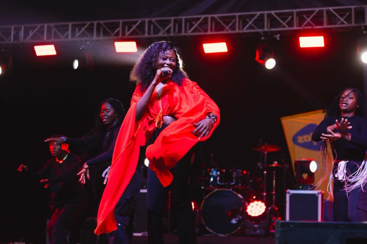 festivalhalou's tweet photo. La belle @Sitara_Klody est venu envoûter le  @festivalhalou de sa voix unique et de son charme captivant ❤️🫶❤️ https://t.co/zllRegQIj3