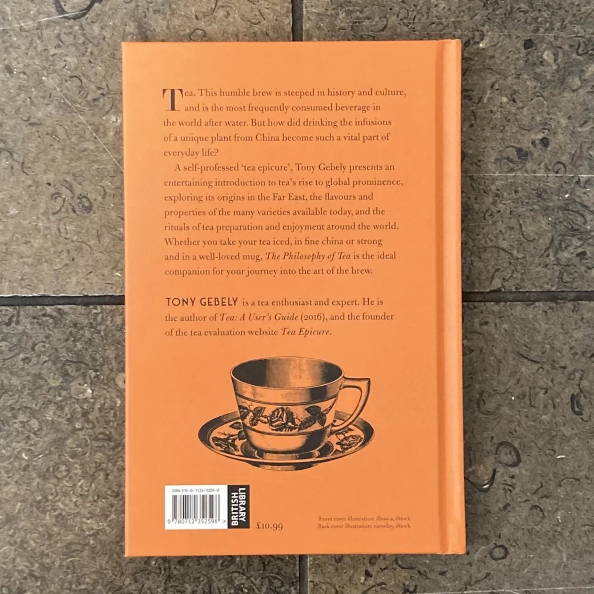 SarahShaiban's tweet photo. أترجم حاليًا كتاب «فلسفة الشاي»🍃 الصادر في عام ٢٠١٩ ضمن سلسلة The Philosophy of… عن المكتبة البريطانية. سيصدر عن دار: @darshafaqbooks، كتاب صغير يضم رسومًا جميلة. مثالي لعشّاق الشاي، إذ يتناول أنواعه المختلفة، وتاريخه، وثقافته وطقوسه في أنحاء العالم.🫖👨🏻‍🌾🌍
-هل تحبون الشاي؟ https://t.co/2VhV5TinqJ