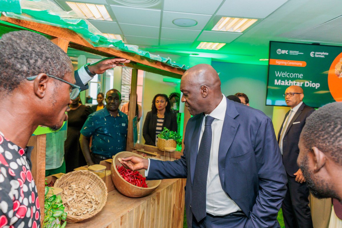 Diop_IFC's tweet photo. A new partnership between @IFC_org and @CompleteFarmer will connect more Ghanaian farmers to finance, markets and the tools they need to grow.

Digital platforms can help close critical gaps across the agricultural value chain, from production to market access.

Through @WorldBankGroup’s #AgriConnect, we are strengthening the ecosystem around farmers so they can build stronger, more productive businesses.