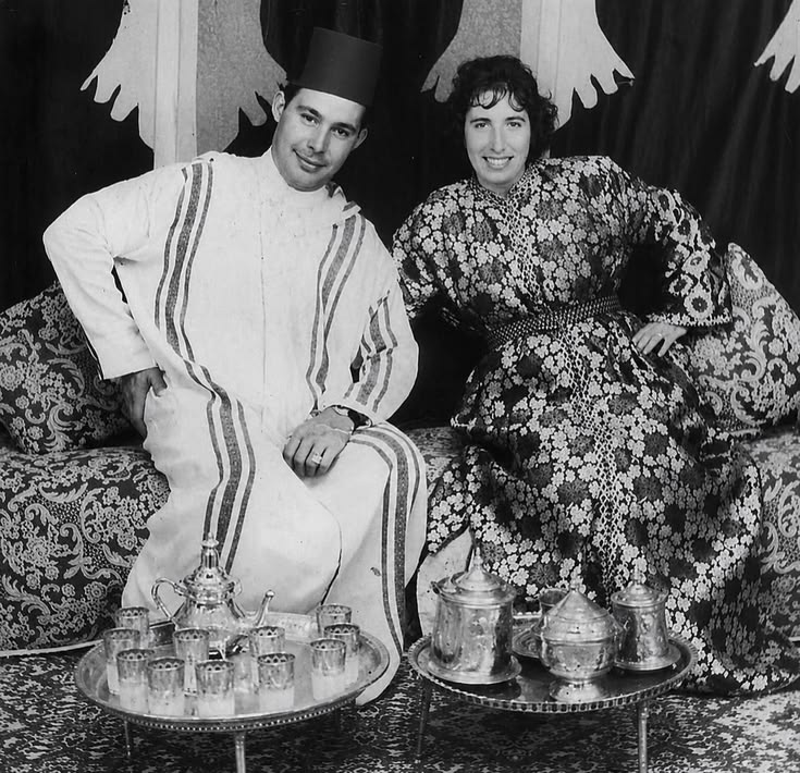 MounaNaceri's tweet photo. Moroccan Tea Ceremony,🗓️ 1956
The woman in a caftan, the man in a jellaba and Fez tarbouch. #MoroccanLifestyle #MoroccanHeritage https://t.co/64JcKSYcYq